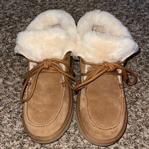 UGG Diara slippers size 9